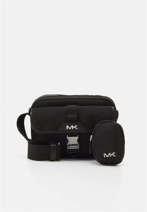 Michael Kors UTILITY FLAP XBODY UNISEX SET